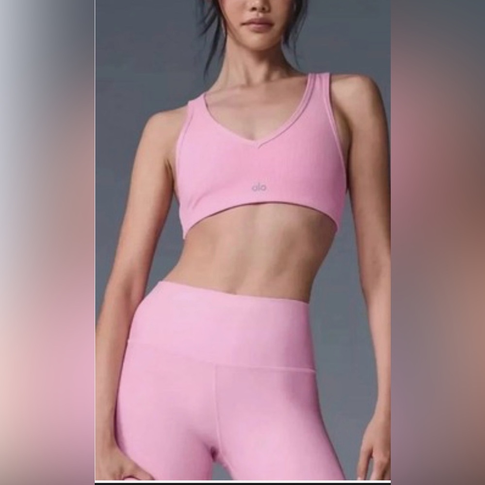 NWT Alo Airlift Ribbed Jump Start V-Neck Bra in Sweetie Pink